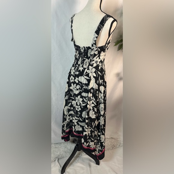 Black and White Ruched Backless Sundress 🖤🤍 - Picture 12 of 13